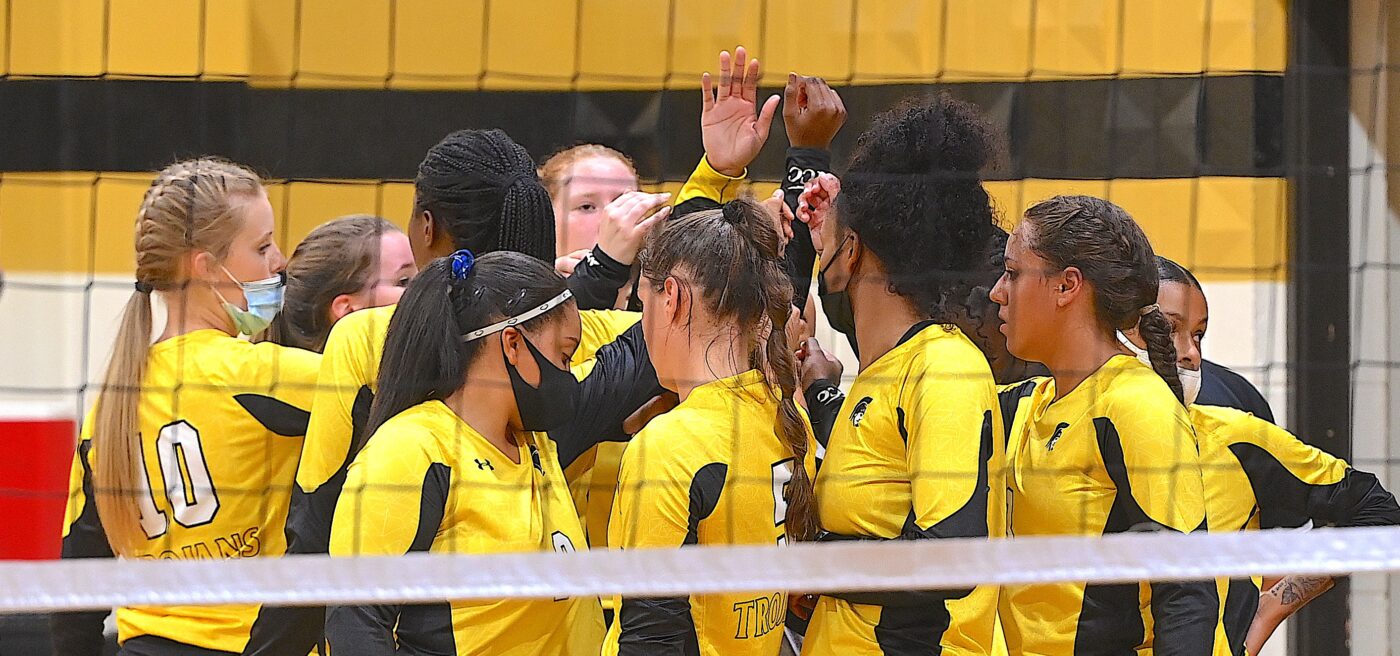 Ftcc Volleyball 2021 Huddle Cropped