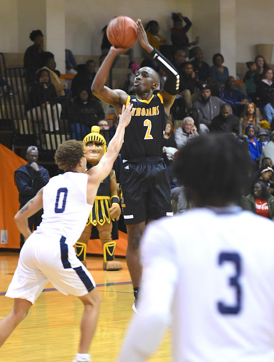 Gabe Harbison signs with St. Andrews