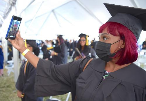 044 - A graduate takes a selfie