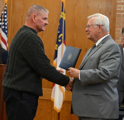 Robert Smither accepts his certificate and shakes hands with Dr. Keen.