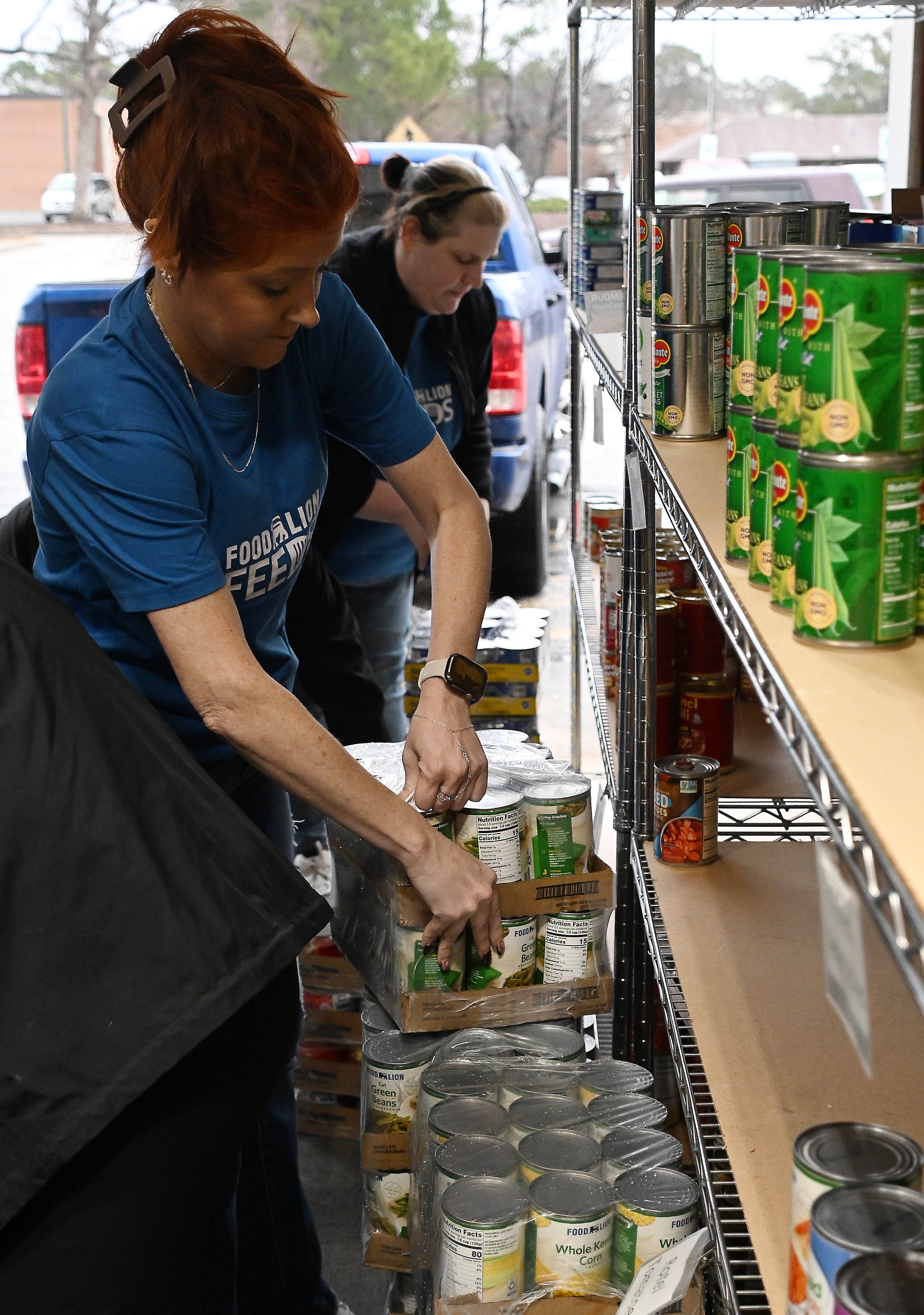 Food Lion Feeds donates to FTCC Food Pantry